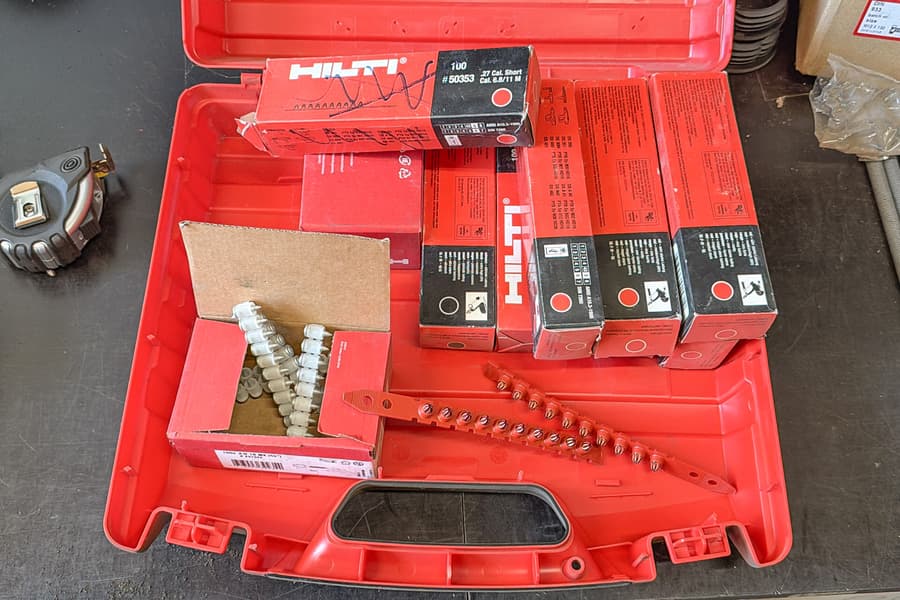 Werkzeugkoffer mit Kartuschen Hilti